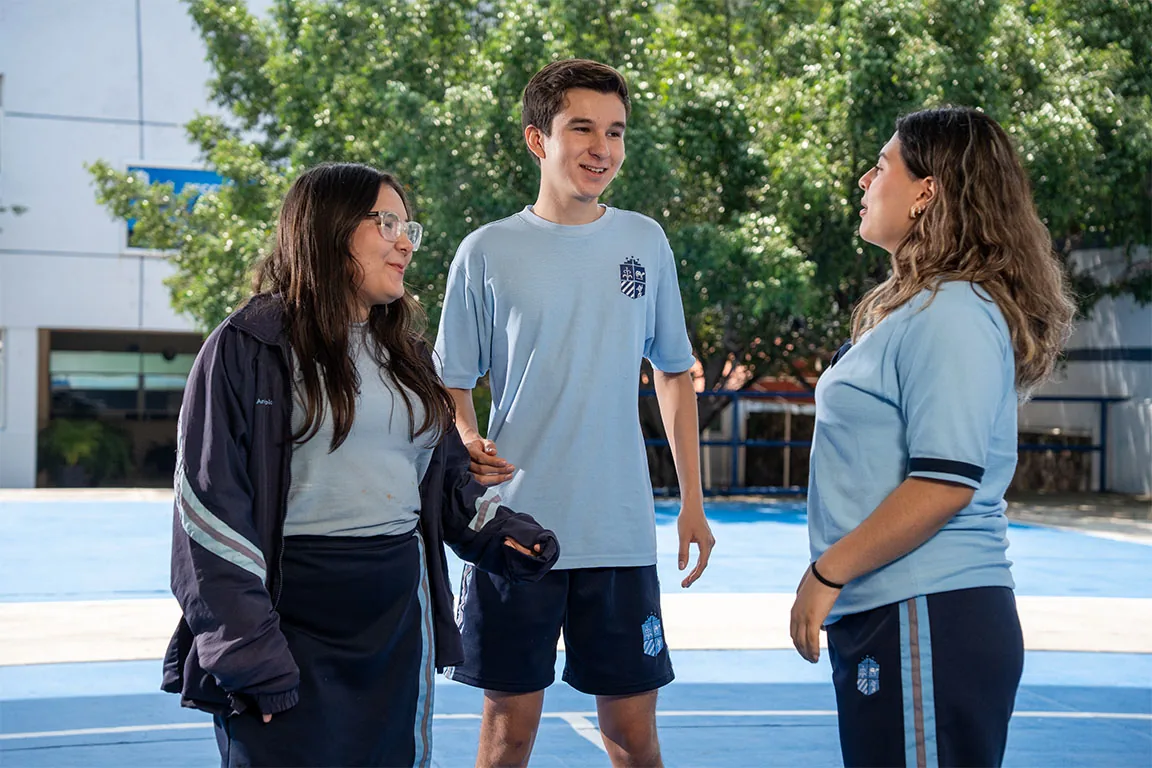 Alumnos de Primaria del Colegio OQUETZA en asamblea