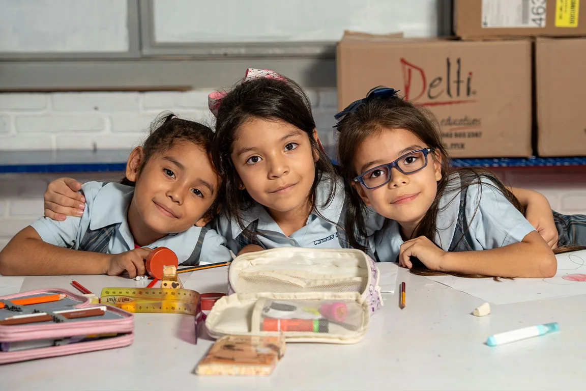 Alumnas de Primaria del Colegio Oquetza conviviendo